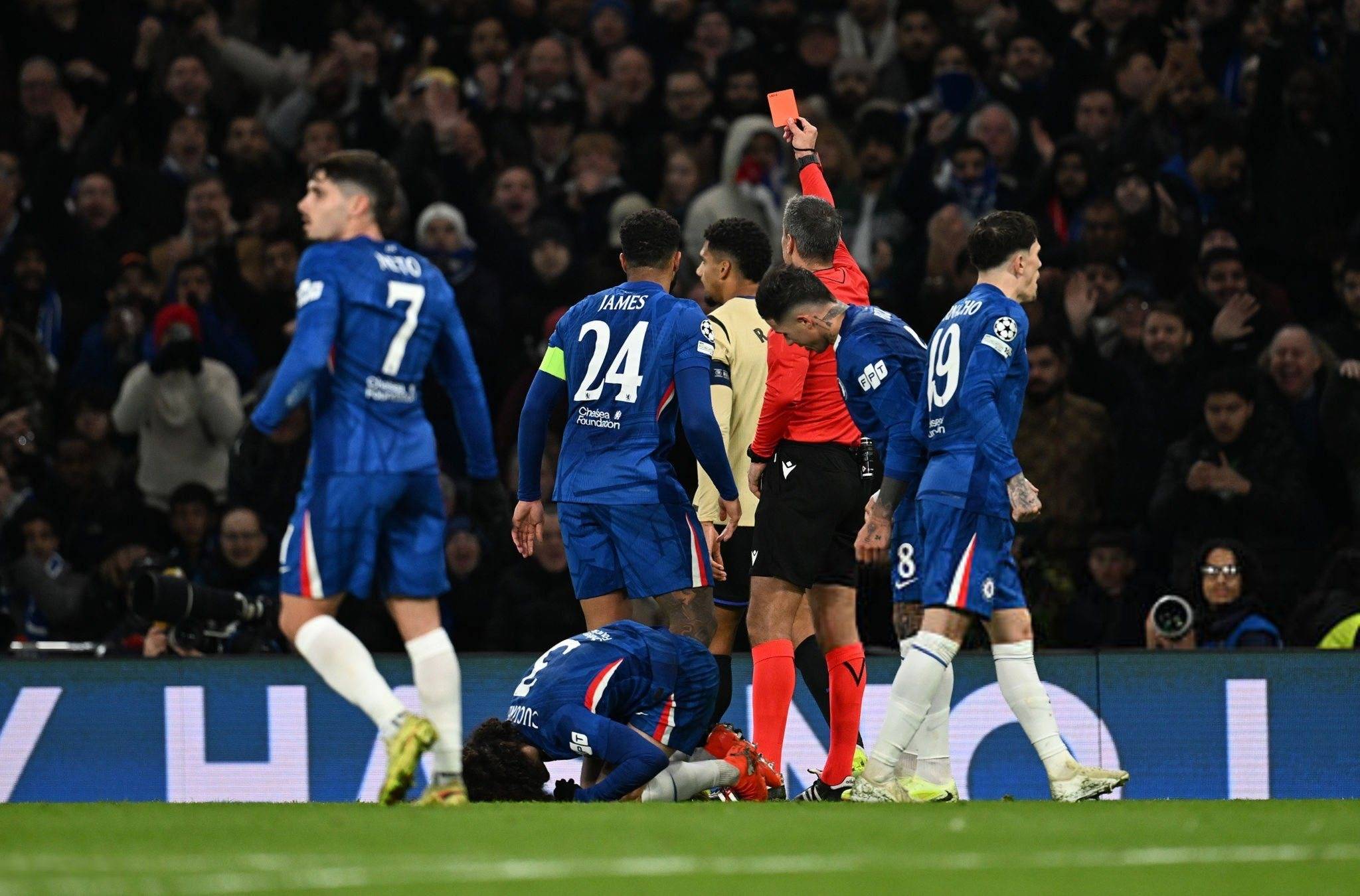 曼城轻取巴西，孔德带队取胜