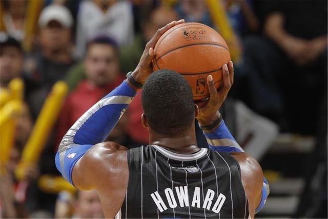 辽宁队轻取公牛，浓眉哥关键制胜