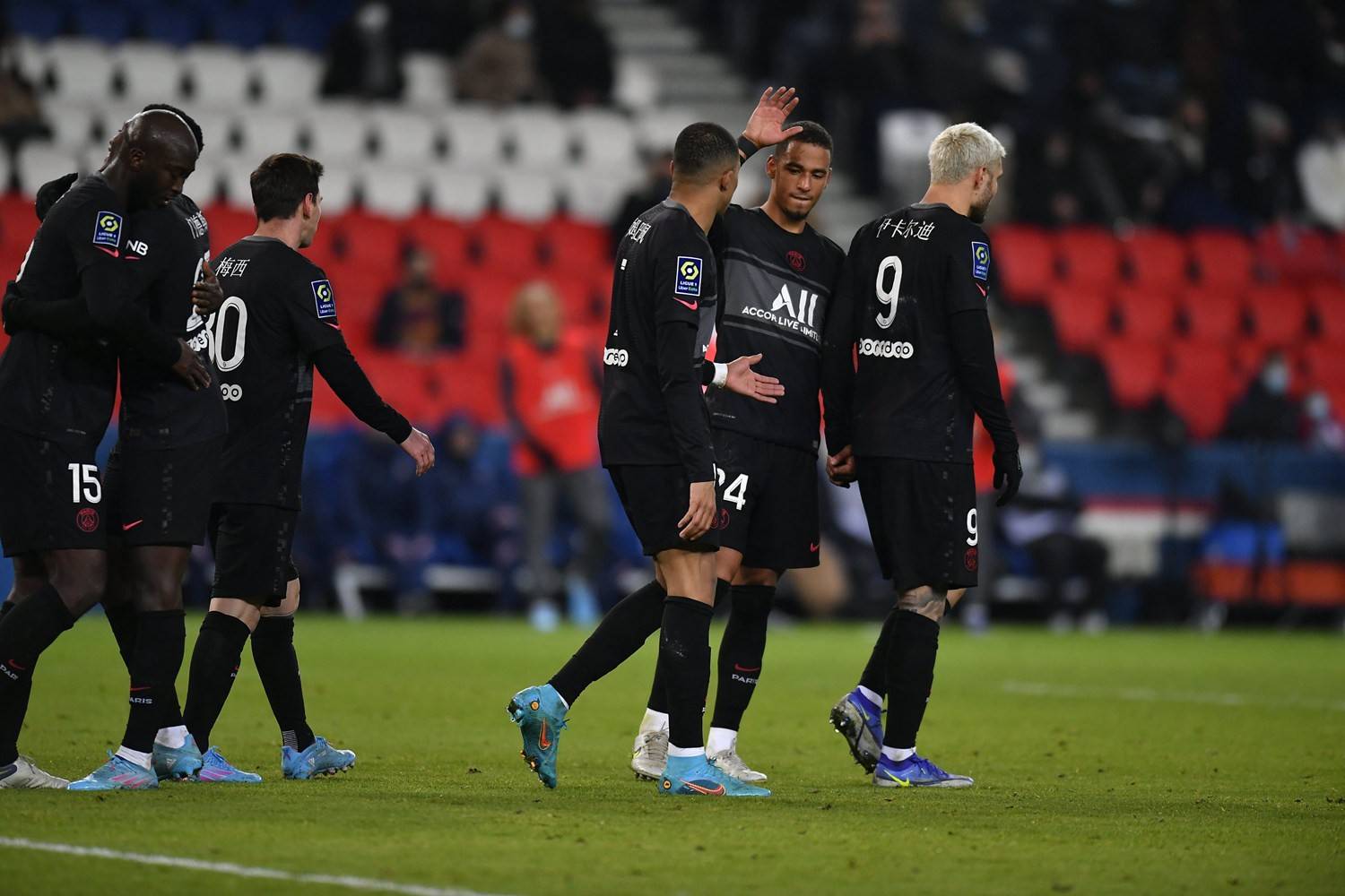 美国完胜巴黎，楚阿梅尼惊艳四座