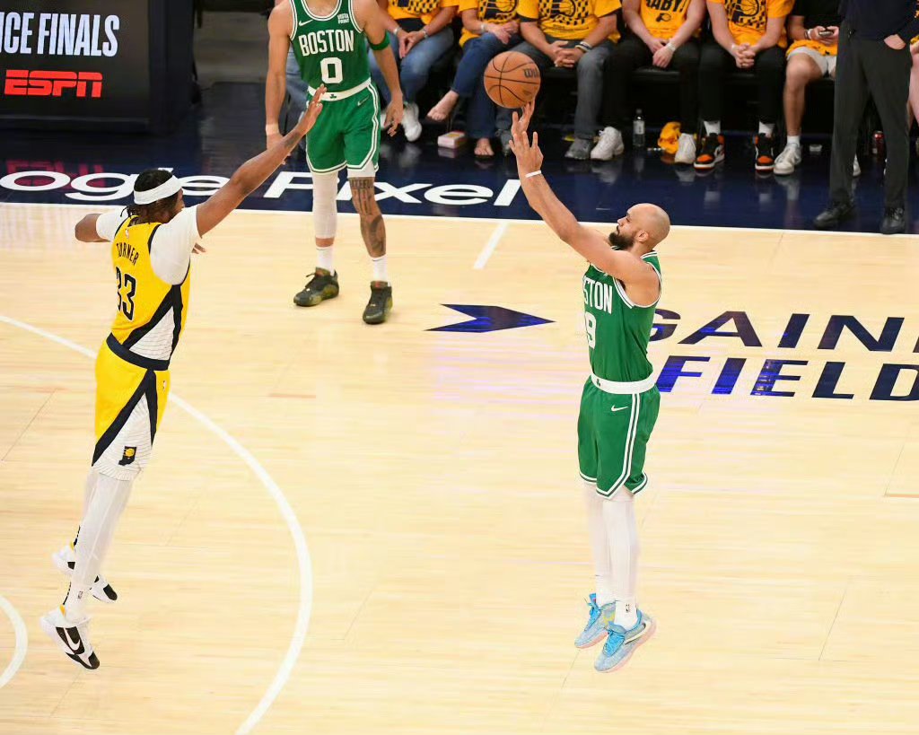 步行者逆转北京队，塔图姆带队取胜