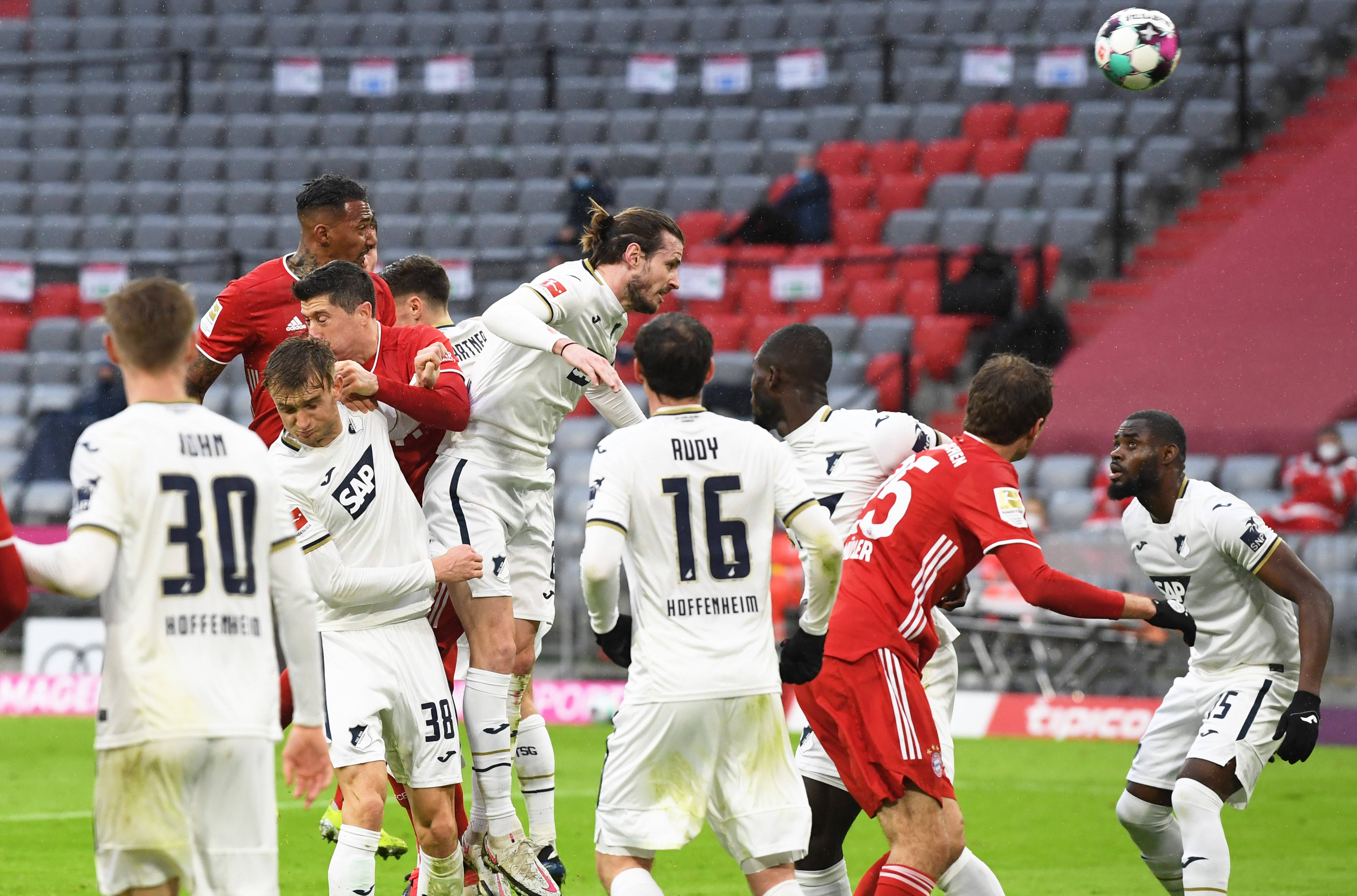 霍芬海姆主帅批评球队表现，要求球员更加专注比赛