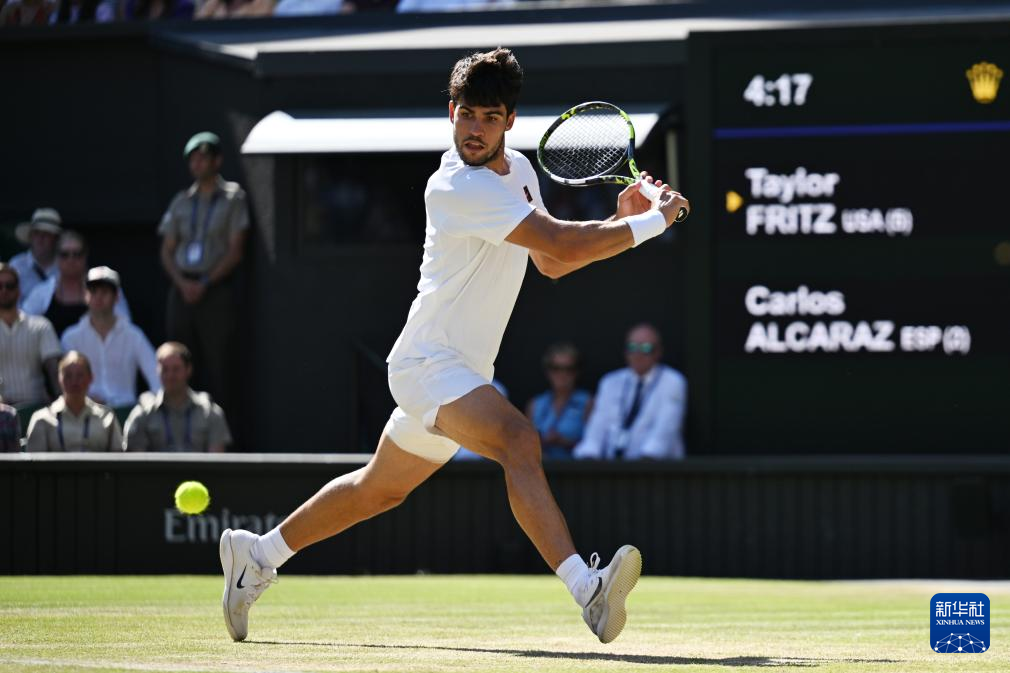 温网逆转年终总决赛，阿尔卡拉斯点燃赛场